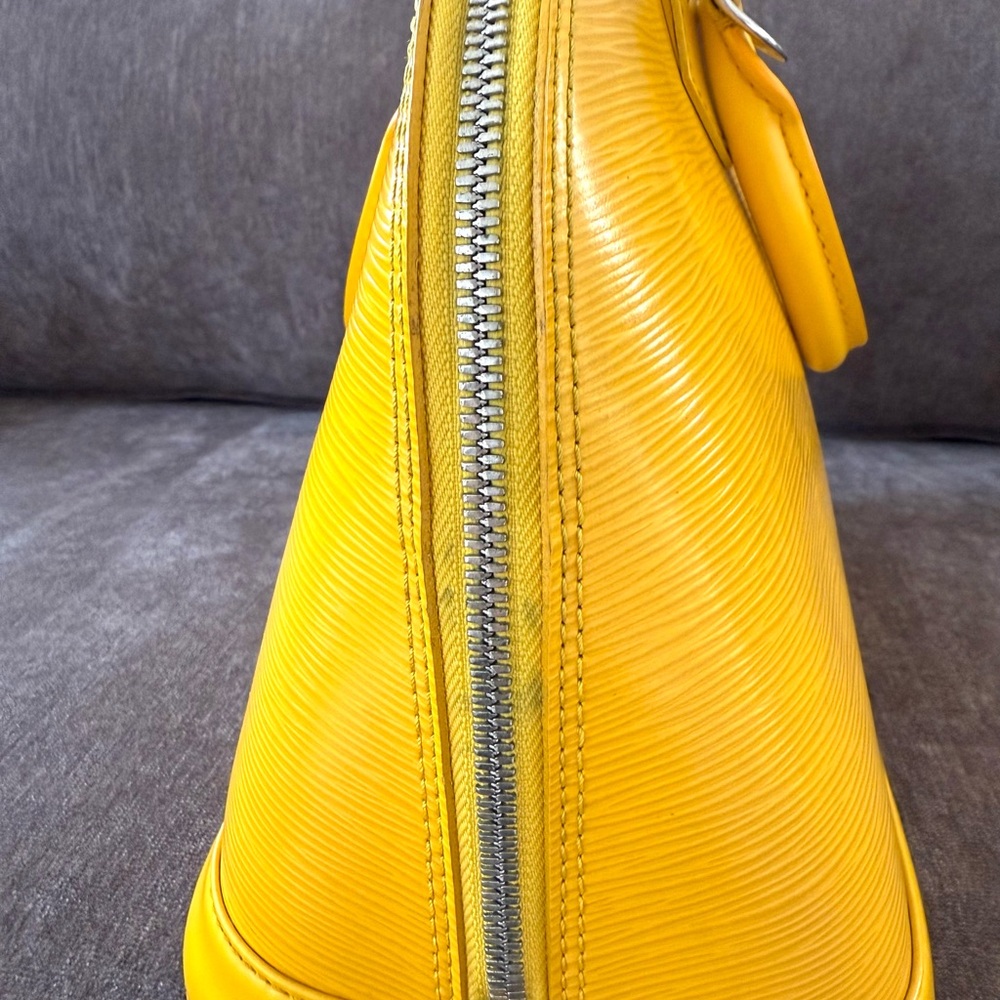 Authentic Louis Vuitton Alma PM Epi mimosa yellow leather handbag M40951 - Picture 8 of 16